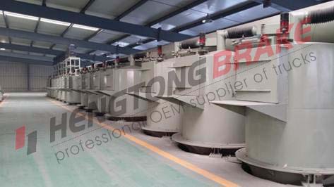 我公司最新引進的自動拌料系統做最后調試安裝(圖2)